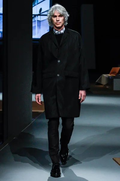 Look 25